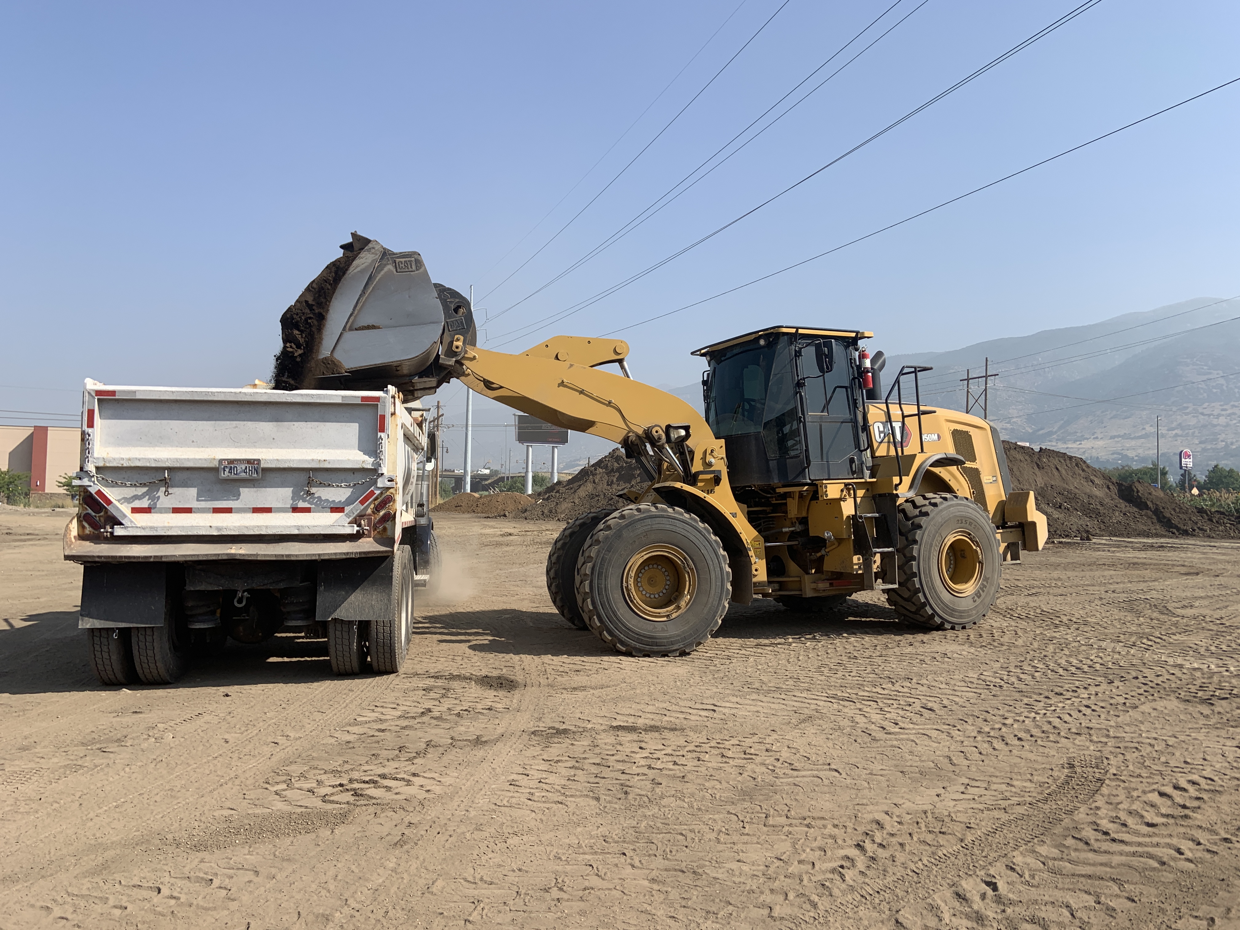 topsoil-hauling-soil-blending-delivery